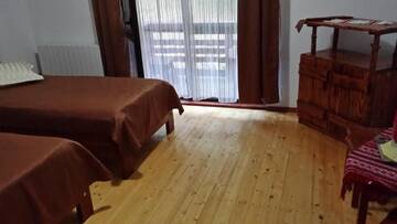 Фото номера Двухместный номер с 1 кроватью Лоджи Cabana Barlogul Lupilor г. Berevoeşti 4